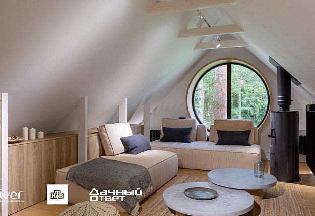 Дачный ответ, Скандинавский уют в мансарде с круглым окном, Диваны Gliver, Белый диван Фри Лаунж 