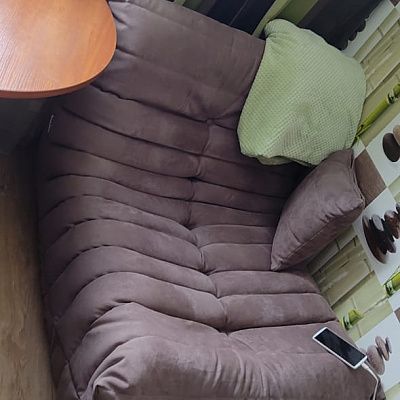 Удобное кресло для просмотра телевизора: отзыв о комфорте. Фото в гостиной. 5 звезд.