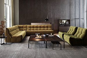 Кресло ДеИтали в домашнем кинотеатре, бескаркасные диваны и кресла зеленого и желтого цвета