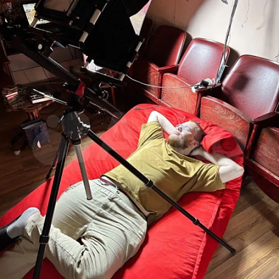 Свободное кресло-мешок для релаксации: отзыв о комфорте. Фото в гостиной. Рейтинг 5/5.