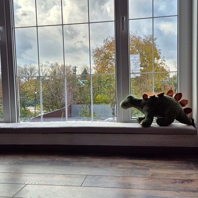 Серый матрасик на подоконник к детскую комнату, мягкий матрас для игровой зоны. Отзыв о качестве от клиента, рейтинг 5 звезд. 