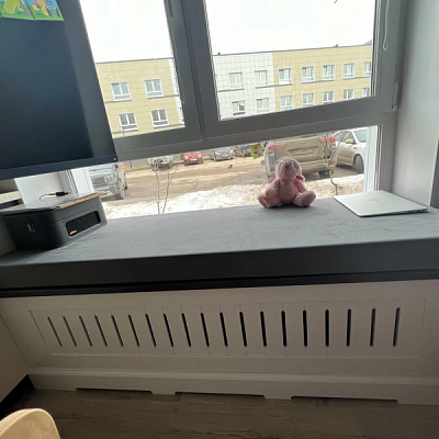 Серый матрас на подоконник точно по размеру на заказ от фабрики Гливер. Отзыв клиента с оценкой 5. 